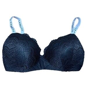 Victoria’s Secret Black Lace bra 36D wireless, lightly padded, very nice 🖤